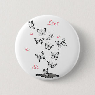 Love is in the air 6 cm round badge