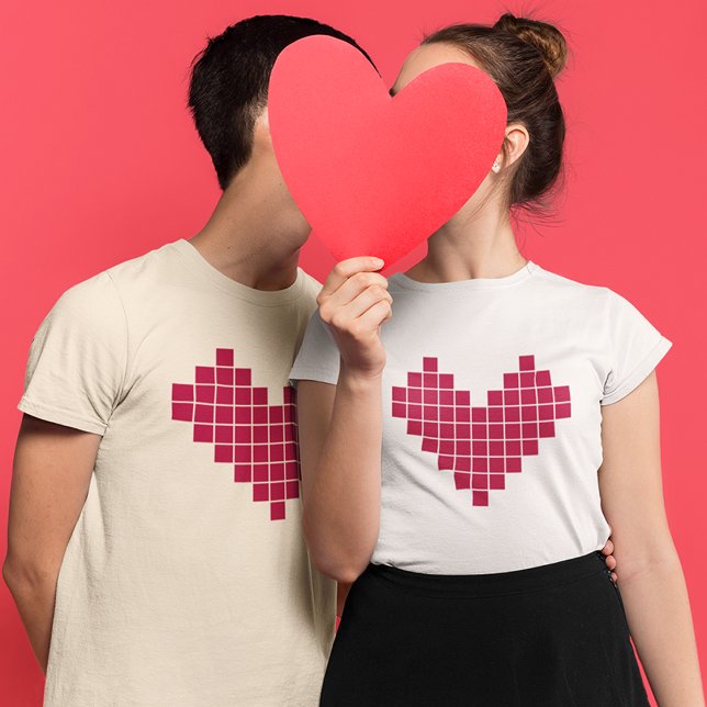 Love kisses T-Shirt (Couples hiding behind hearten and kissing)