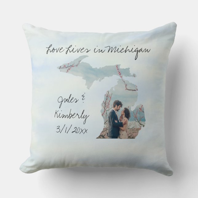 Love Lives In Michigan State Shaped Custom Photo Cushion (Front)