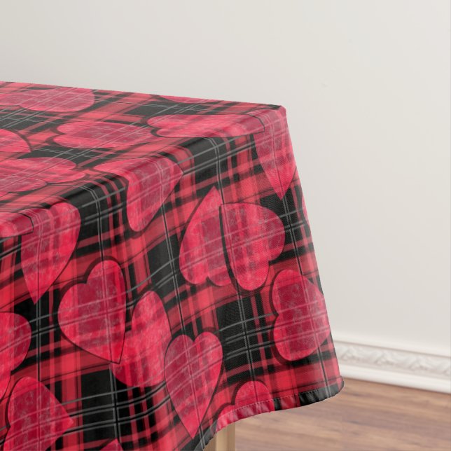 Love plaid tablecloth (In Situ)
