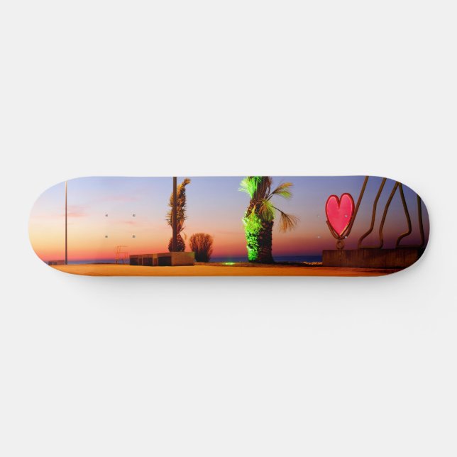 Love statue skateboard (Horz)