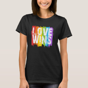 Love Wins LGBT Gay Pride Month LGBTQ Rainbow Flag  T-Shirt