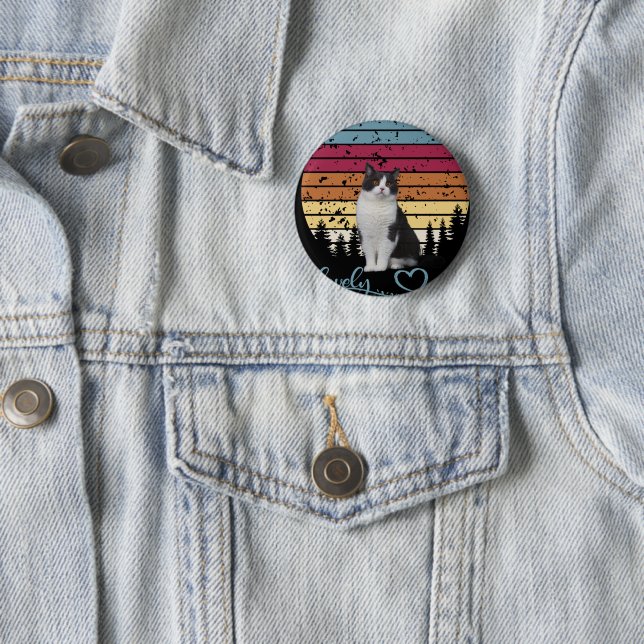 Lovely Cat 6 Cm Round Badge (In Situ)