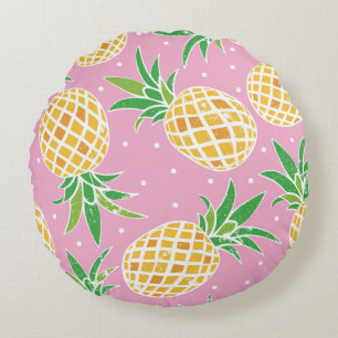 Lovely pineapple on grunge pink polka dots backgro round cushion