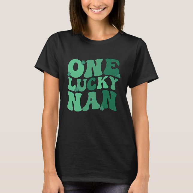 Lucky Nan Grandmother St Patrick's Day Nan Grandma T-Shirt (Front)