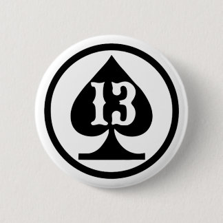 LUCKY THIRTEEN SPADE  6 CM ROUND BADGE