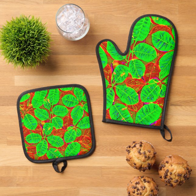 Lush Green Leaf Pattern Oven Mitt & Pot Holder Set (Top Down)
