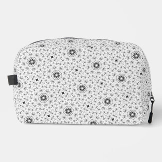 Maacah001 B&W abstract doodle Dopp Kit
