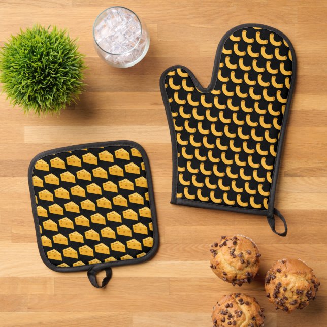 Macaroni and Cheese Oven Mitt & Pot Holder Set (Top Down)