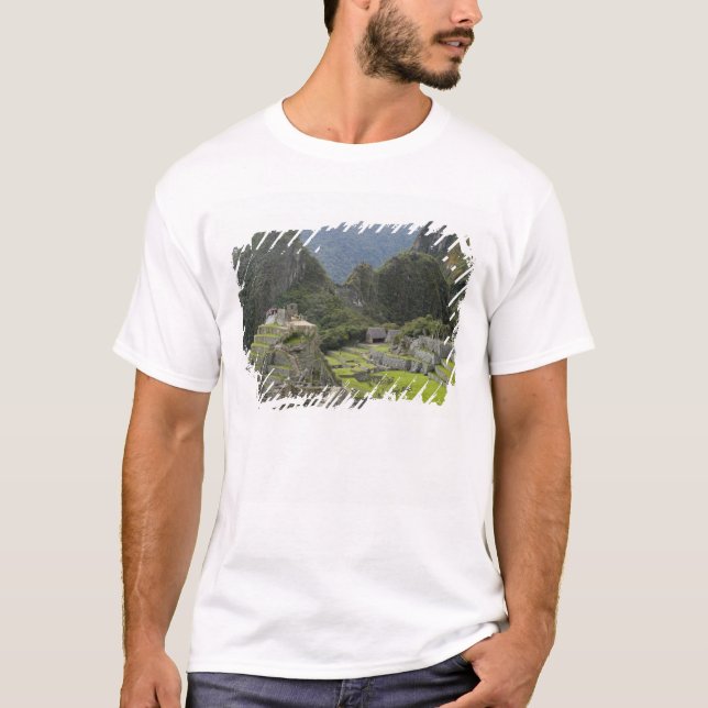 Machu Picchu, ruins of Inca city, Peru. 2 T-Shirt (Front)