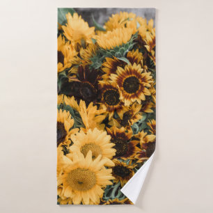 MACRO PHOTOGRAPHY OF YELLOW SUNFLOWERS BATH TOWEL