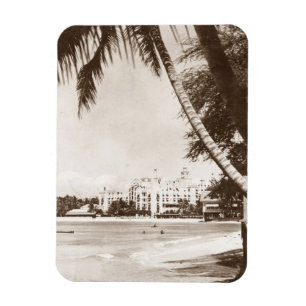 Magnet Vintage Pink Palace Waikiki Beach WWII R&R