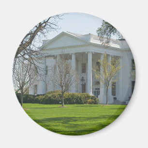 Magnet with White House