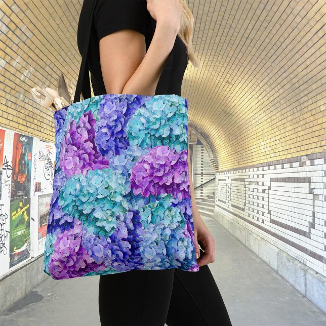 Magnificent hydrangea blossoms      tote bag (Creator Uploaded)