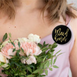 Maid Of Honour Chic Gold Brush Bridal Party Weddin 6 Cm Round Badge<br><div class="desc">'Maid of Honour' Stylish Gold Brush Script Bridal Party / Bachelorette Party / Bachelor Party / Wedding Party / Entourage / Team Bride / Wedding Rehearsal Pin Button. This design features a modern and bold brushed calligraphy script on a classic black background. The base background can be changed to any...</div>