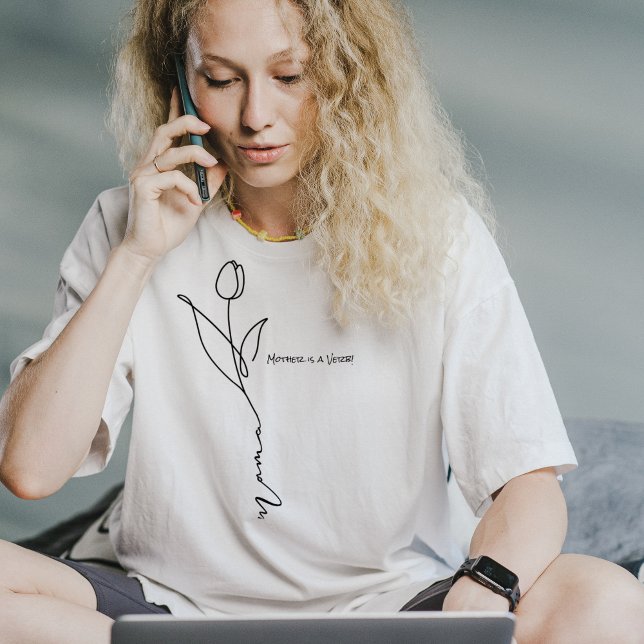 Mama | Minimal Chic Script and Flower T-Shirt  (Creator Uploaded)