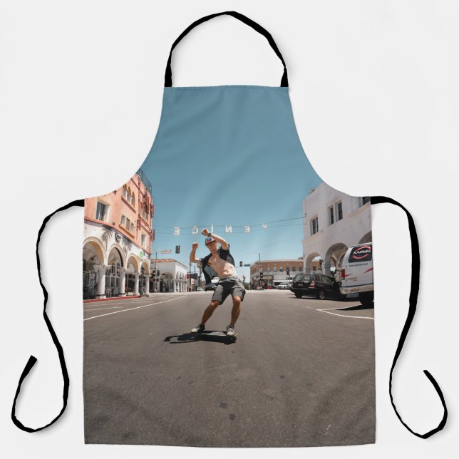 Man playing skateboard apron (Front)