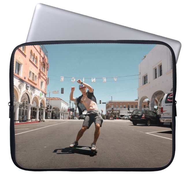 Man playing skateboard laptop sleeve (Front)
