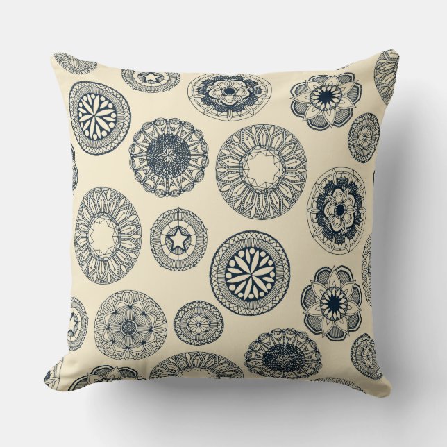 mandala cirque spot cream cushion (Front)