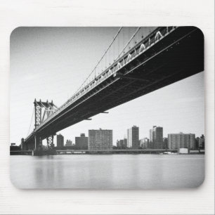 Manhattan Bridge and skyline, New York, US. Mouse Mat
