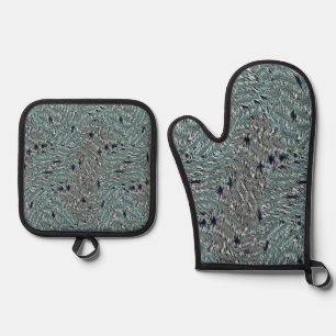 Marching Sentries Oven Mitt & Pot Holder Set