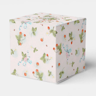 Marie Antoinette Petite Strawberry Pink Favour Box