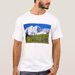 Maroon Bells with autumn aspen forest. T-Shirt