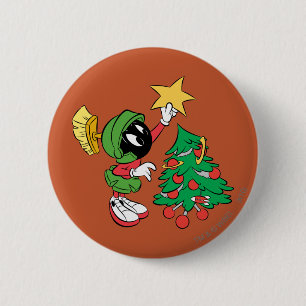 MARVIN THE MARTIAN™ putting star on tree 6 Cm Round Badge