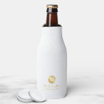 Masculine White and Gold Personalised Groomsmen Bottle Cooler<br><div class="desc">Add a personal touch to your wedding with personalised groomsmen bottle cooler. This bottle cooler features white monogram in gold circle element with name and title in gold professional font style on white background. Also perfect for best man, father of the bride, ring bearer and more. Please Note : The...</div>