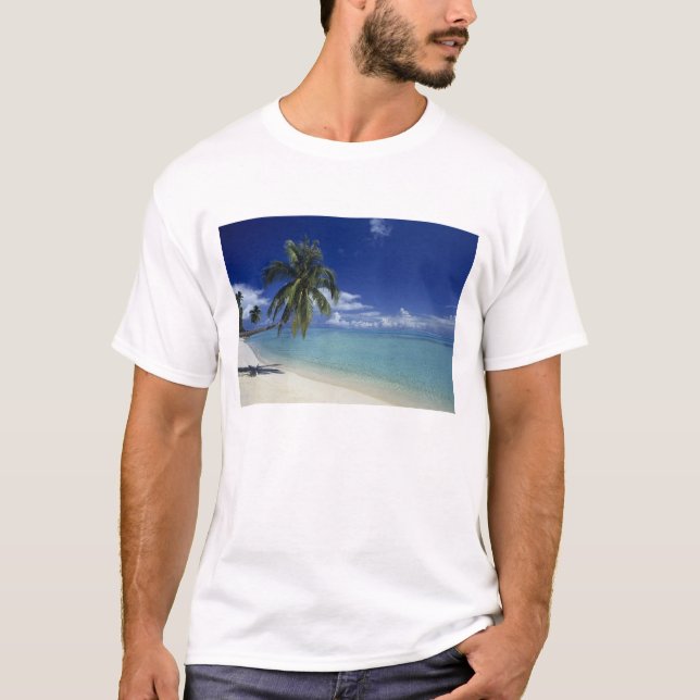 Matira Beach on the island of Bora Bora, T-Shirt (Front)