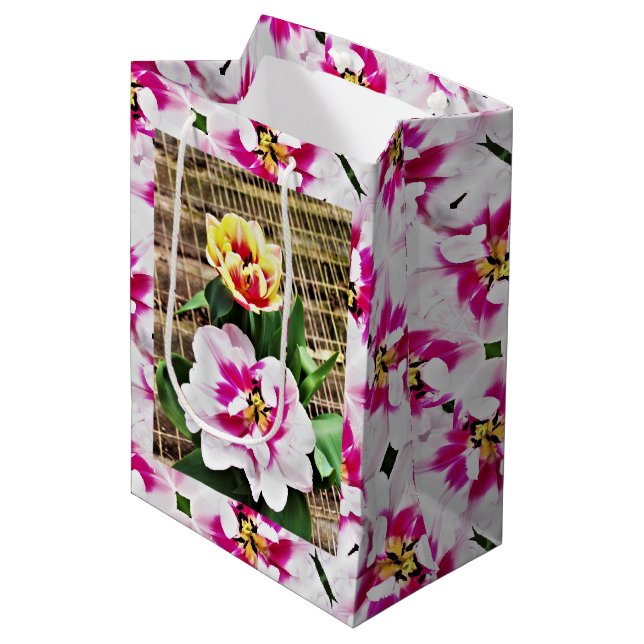 Med Gift bag Pink/Yellow Tulips (Front Angled)