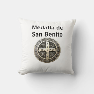 medalla de San Benito Cushion
