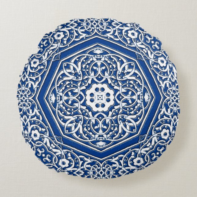 Medallion in Persian Tile Pattern - Blue and White Round Cushion (Front)
