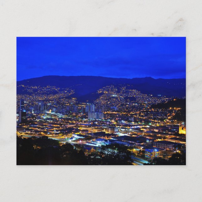 Medellin, Colombia en la noche Postcard (Front)