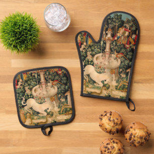 Mediaeval Unicorn Tapestries Print: Met Cloisters Oven Mitt & Pot Holder Set