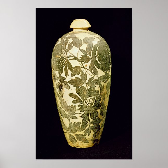 Mei P'ing vase with a black floral decoration (Front)