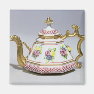 Meissen octagonal teapot, c.1718 magnet