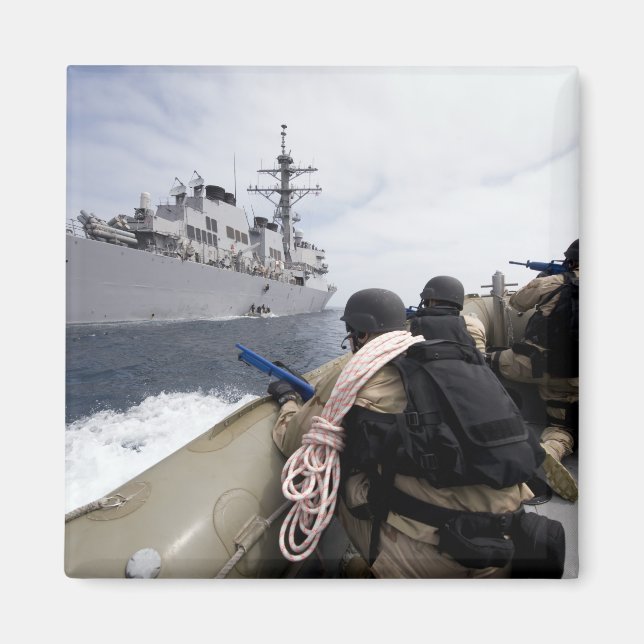 Members of the visit, board, search magnet (Front)