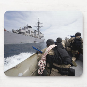 Members of the visit, board, search mouse mat