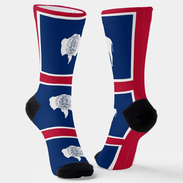 Men crew socks with flag of Wyoming, U.S.A. (Angled)