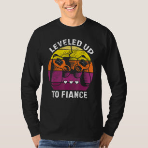 Men Vintage Levelled Up To Fiance 2022 Video Gamer T-Shirt