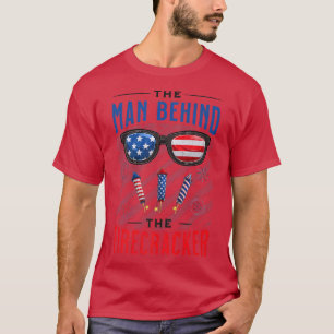 Mens 4th of July Pregnancy Announcement Man Behind T-Shirt