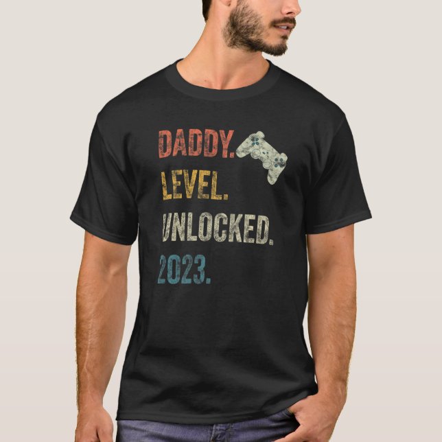 Mens Daddy Level Unlocked 2023 Gamer Pregnancy Soo T-Shirt (Front)