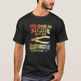 Mens  Electronics Technician Joke for Electricians T-Shirt