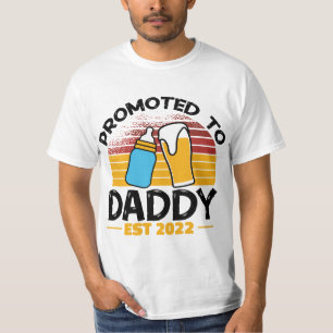 Mens First Time Dad Promoted to Daddy 2022  T-Shirt