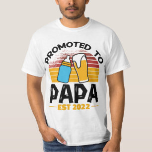 Mens First Time Grandpa Promoted to Papa 2022  T-Shirt