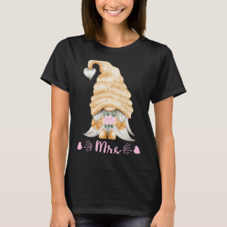 Mens funny mrs and mr gnome wedding - cute gnomie T-Shirt