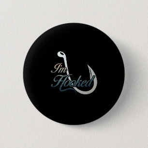 Mens i'm hooked fishing for fishermen performance 6 cm round badge