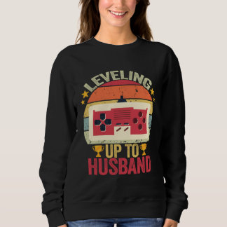 Mens Leveling Up to Husband Bachelor Party Gamer E Sweatshirt