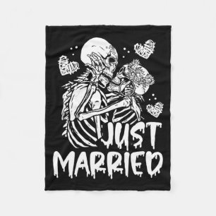 Mens Married Halloween Skeleton Bride And Groom Fleece Blanket